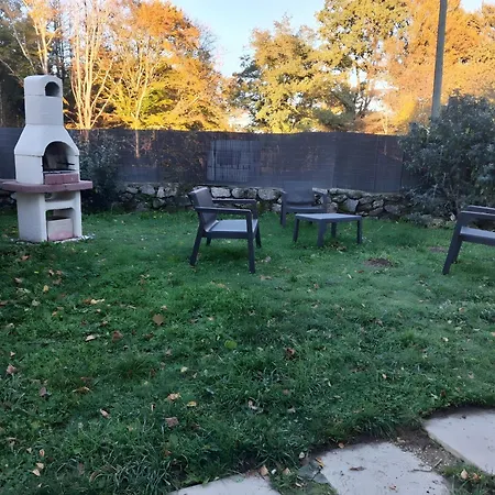 La Maisonnette De Raphael Dom wakacyjny Saint-Mamet-la-Salvetat